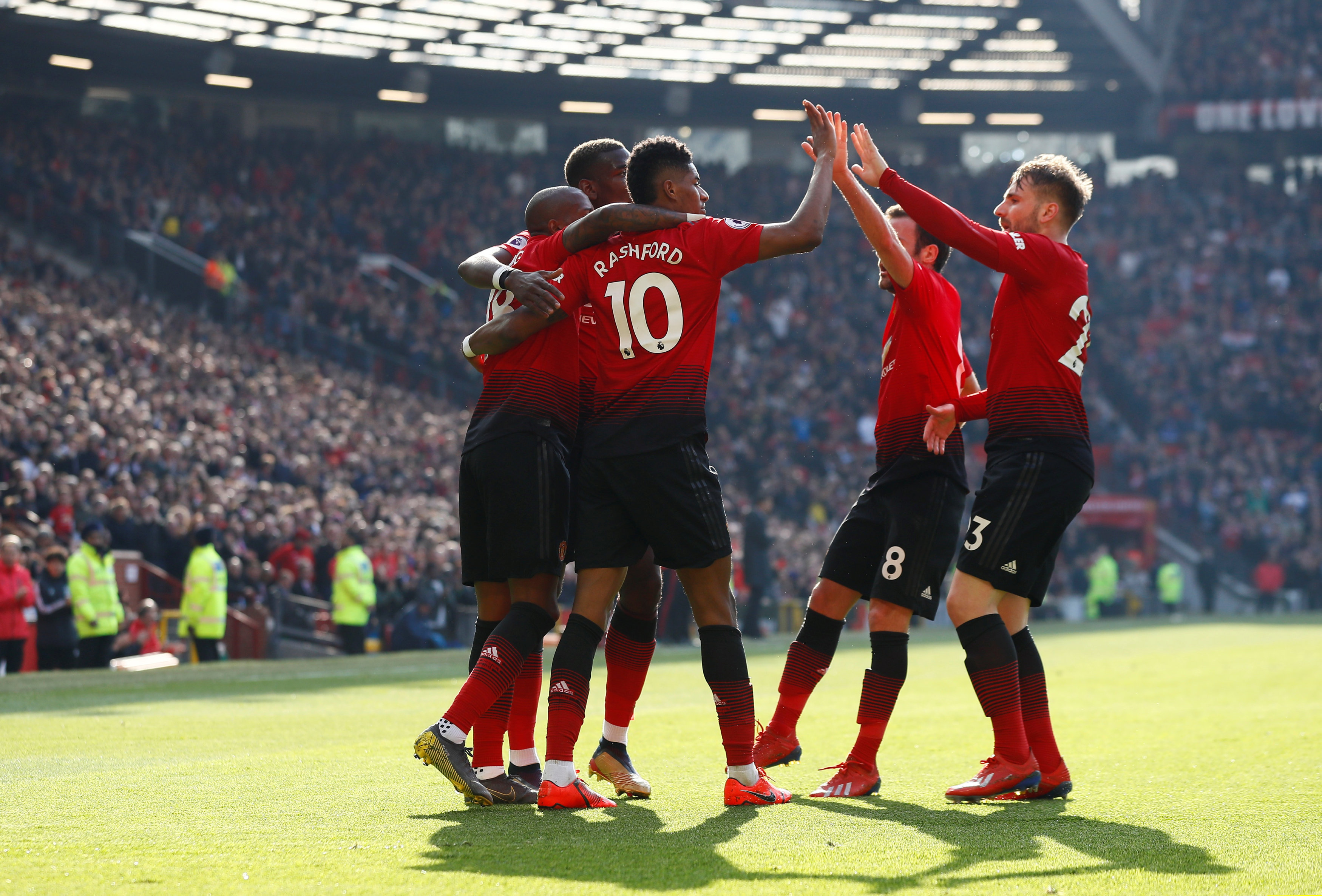 足球圈内举 足球圈内举